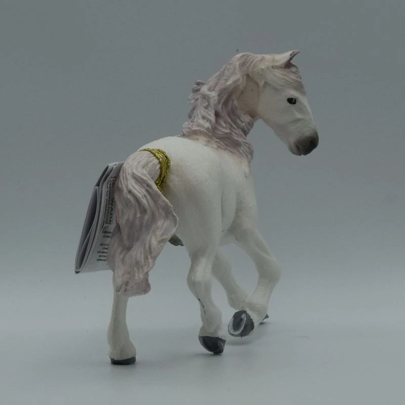 Kůň Camargue bílý